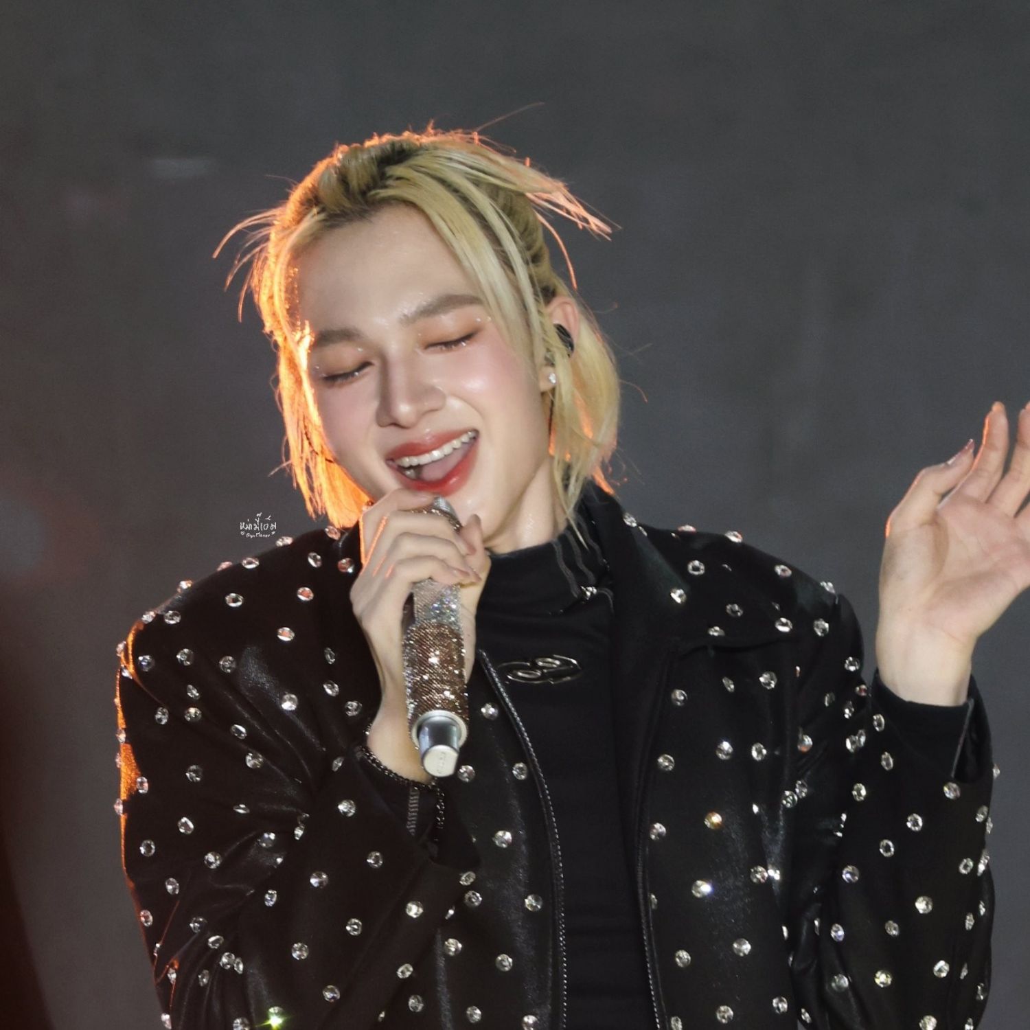 A moment captured by a fan of NuNew