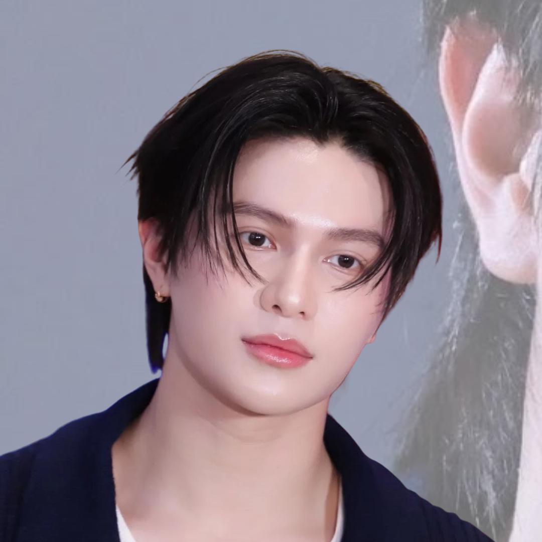 Konten selebriti populer yang sedang hangat di komunitas