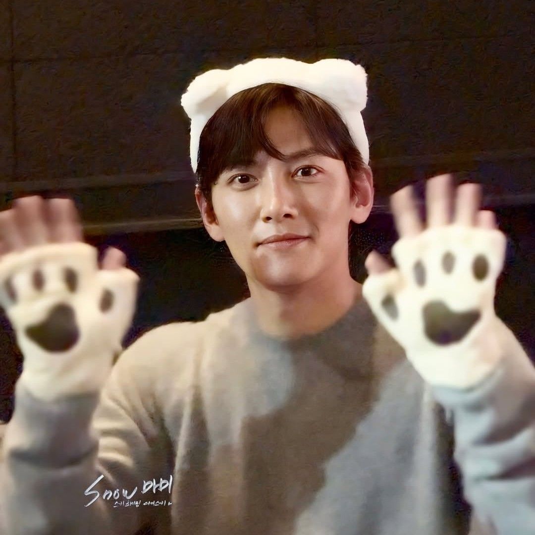 Behind-the-scenes cut of Ji Changwook