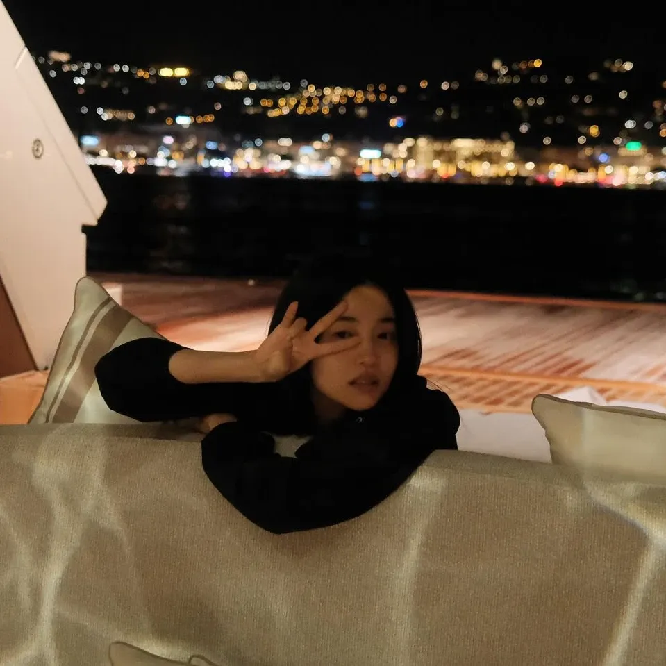 A moment captured by a fan of Kim Taeri