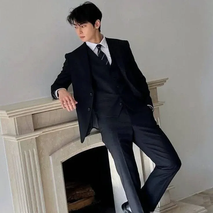 Latest photo of Cha Eunwoo