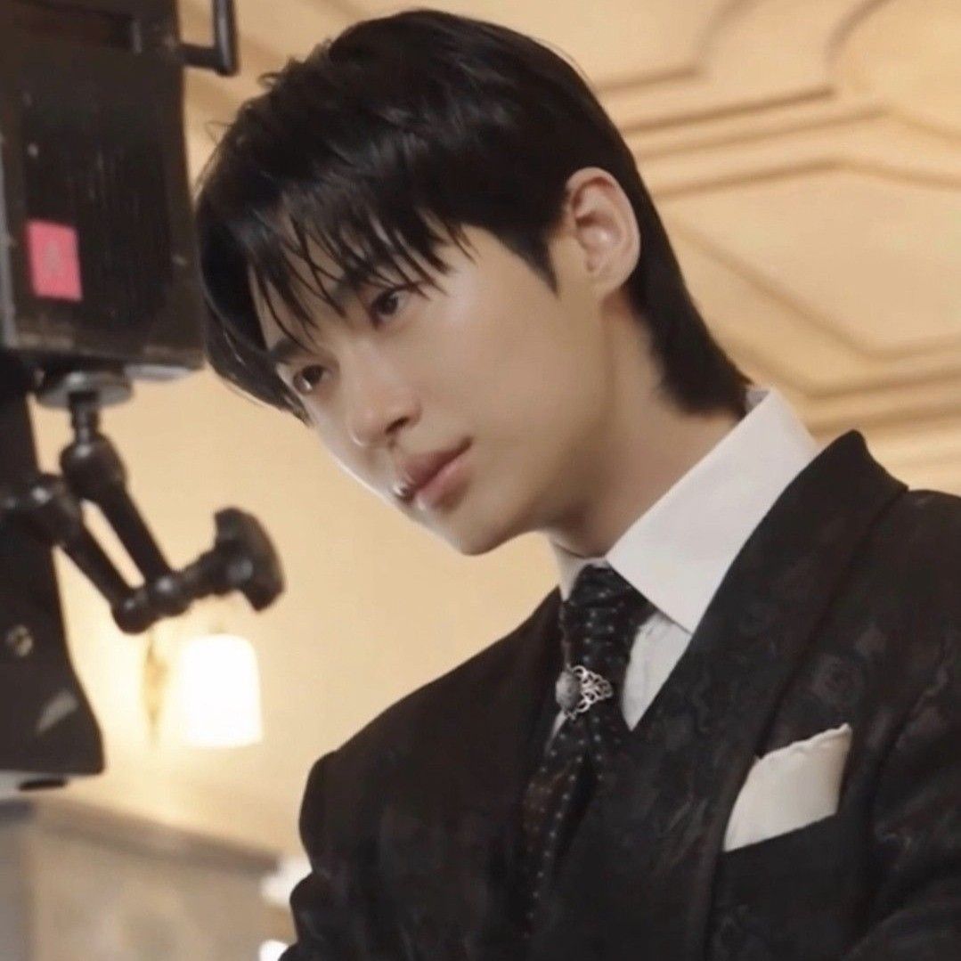 Recent activity shot of Byeon Wooseok