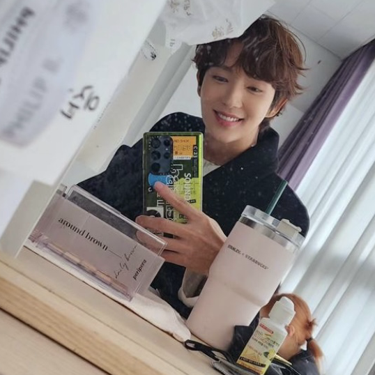 Behind-the-scenes cut of Lee Joongi