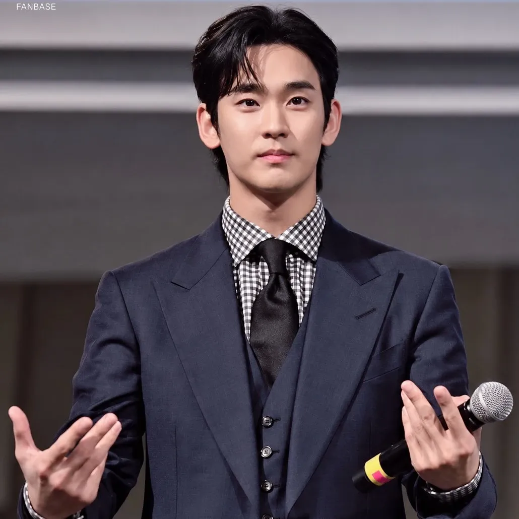 A moment captured by a fan of Kim Soohyun
