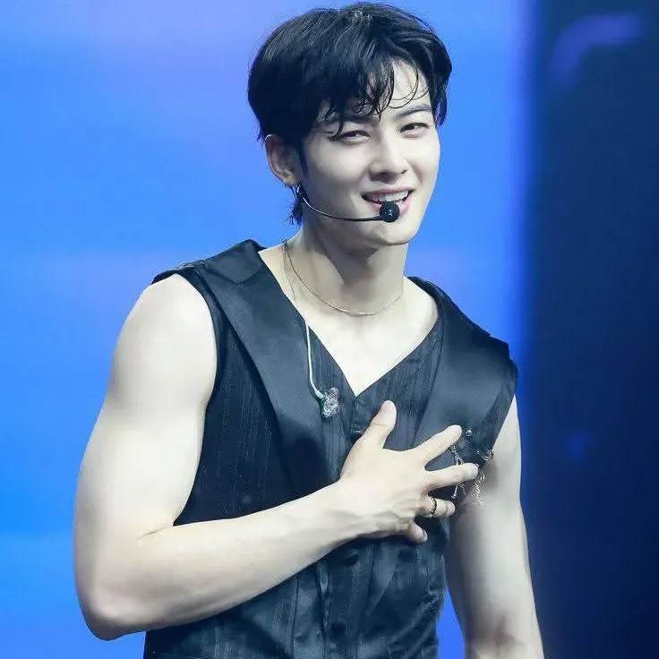 Latest photo of Cha Eunwoo