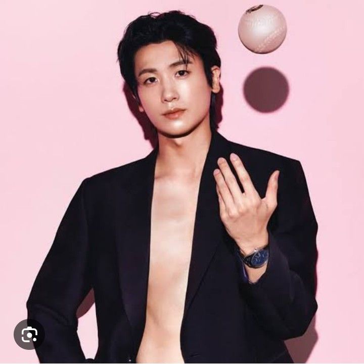 Behind-the-scenes cut of Park Hyungsik