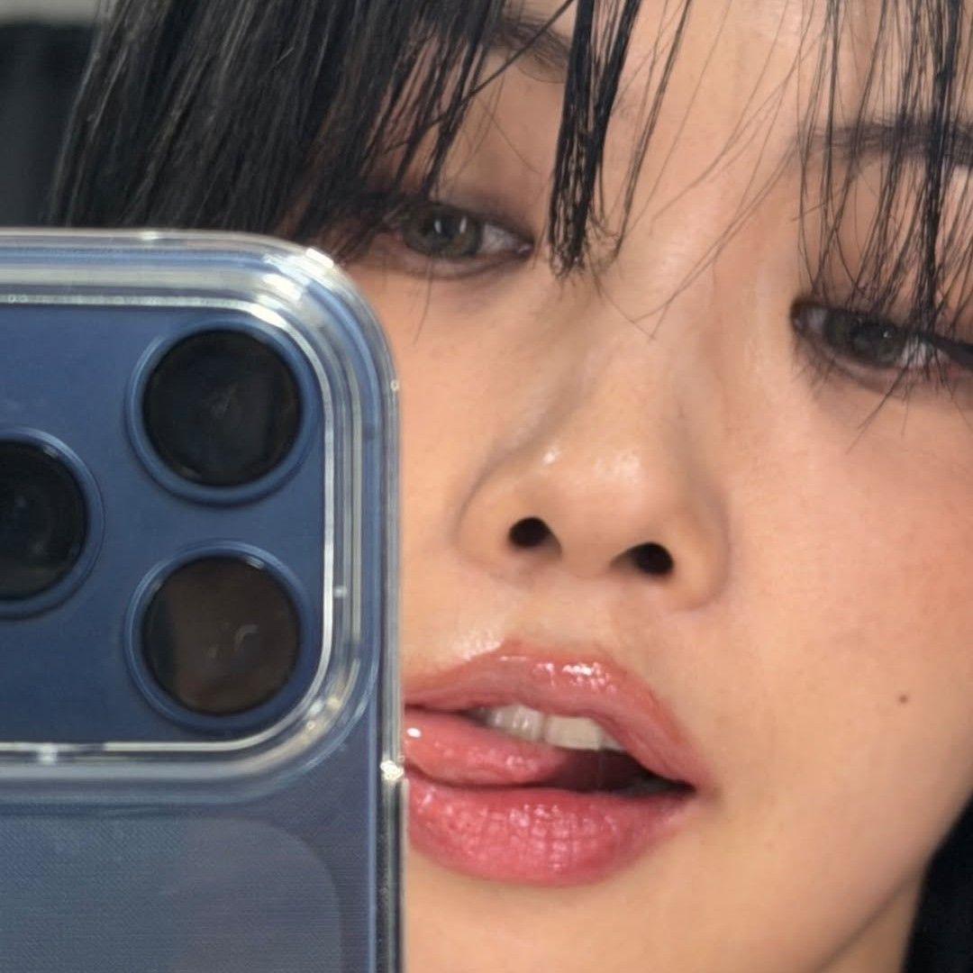 Behind-the-scenes cut of Aiki