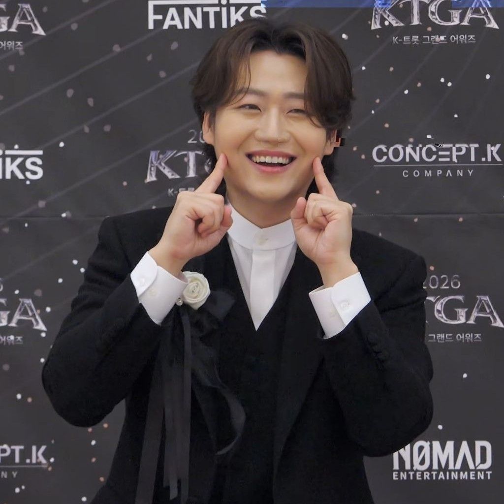 A moment captured by a fan of Min Soohyun