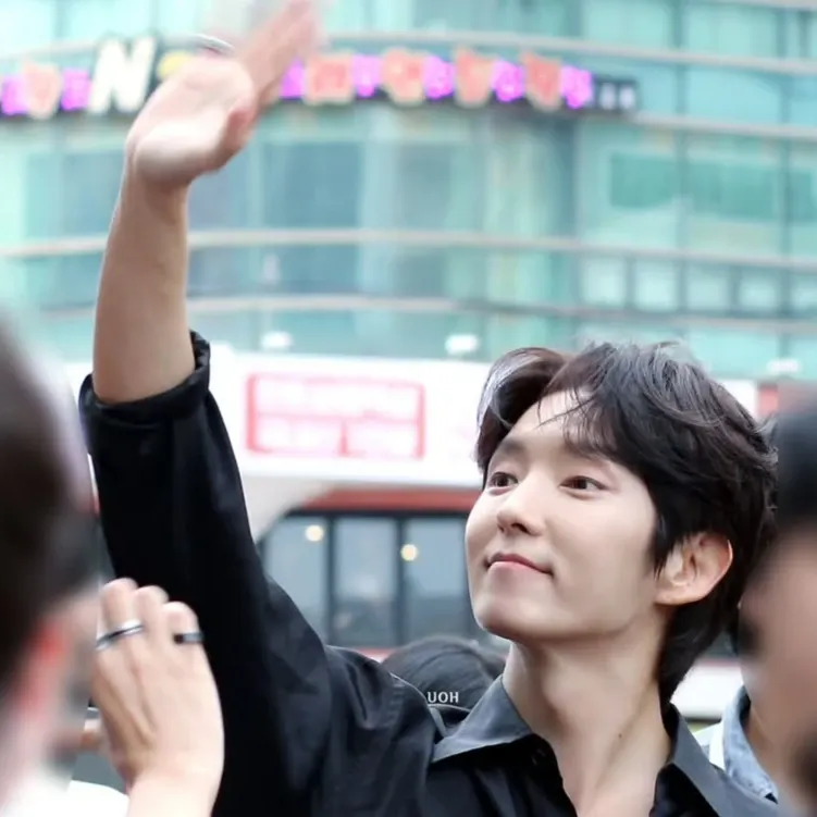 Behind-the-scenes cut of Lee Joongi