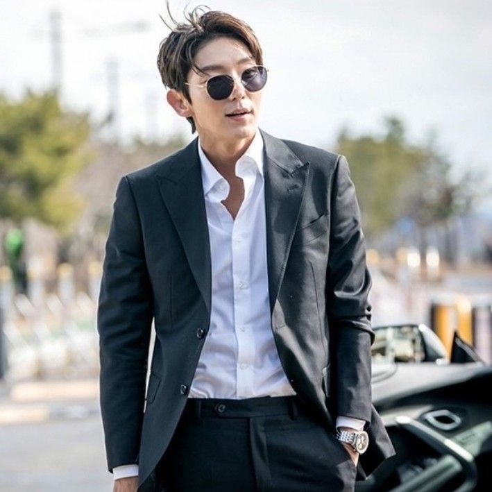 Behind-the-scenes cut of Lee Joongi