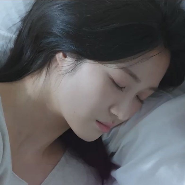 Recent activity shot of Kim Hyeyoon