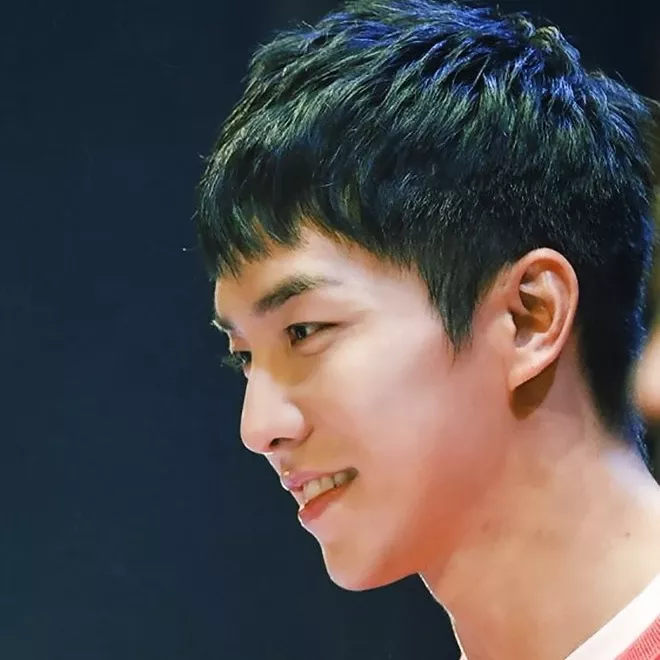 Recent activity shot of Lee Seunggi