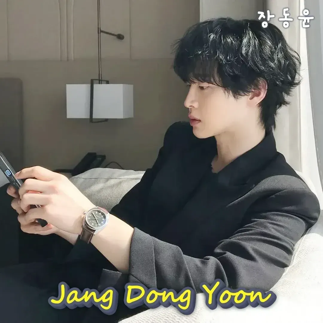A moment captured by a fan of Jang Dongyoon