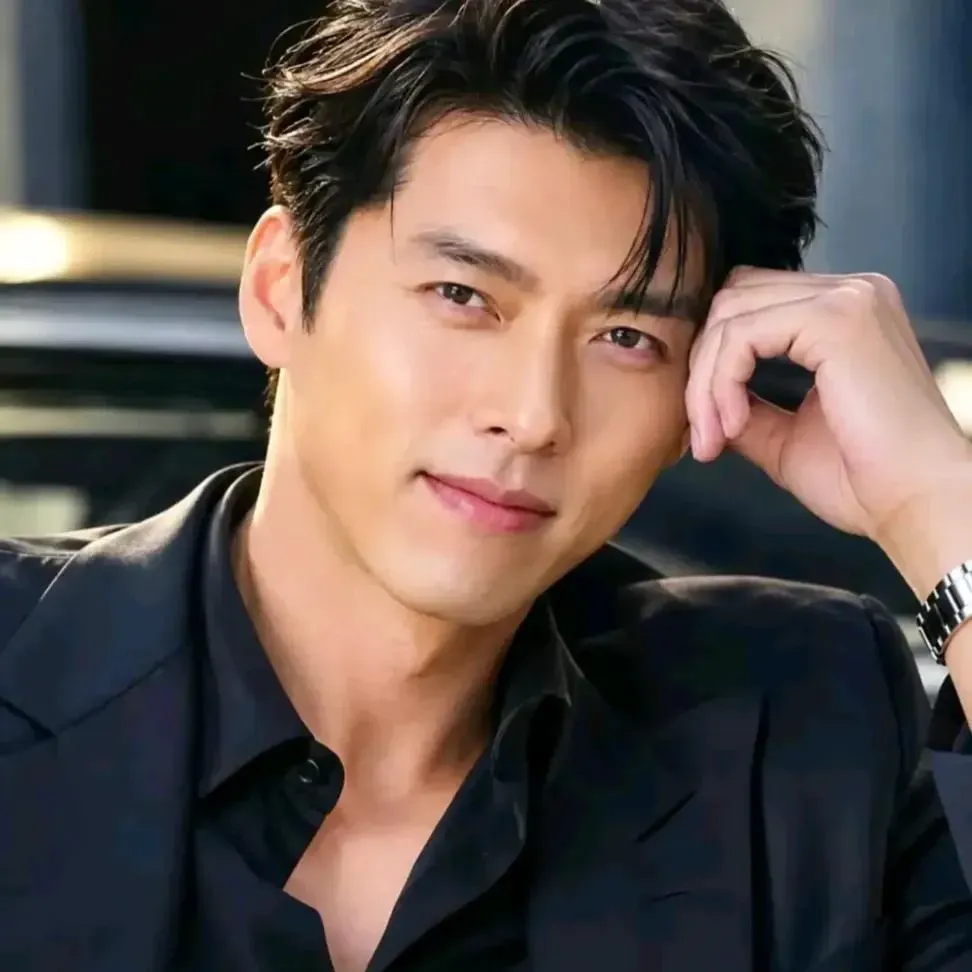 Momen yang diabadikan oleh penggemar Hyun Bin