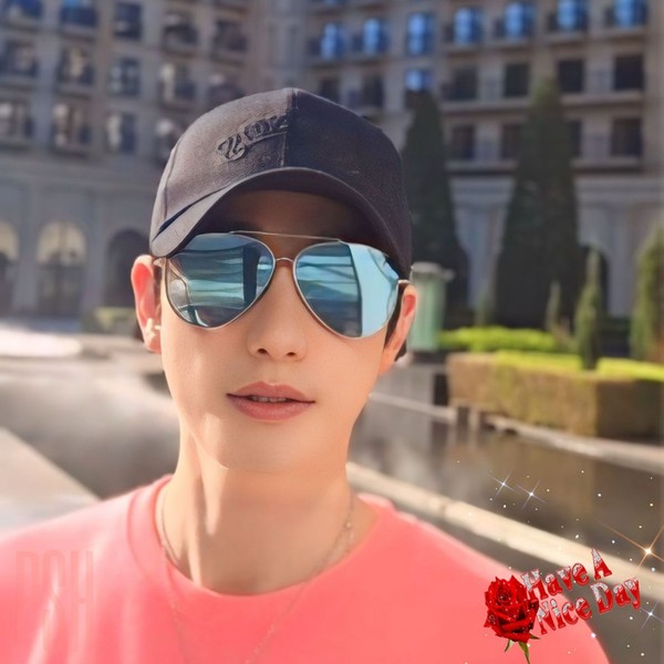 Foto profil populer Park Sihoo yang dipilih melalui voting