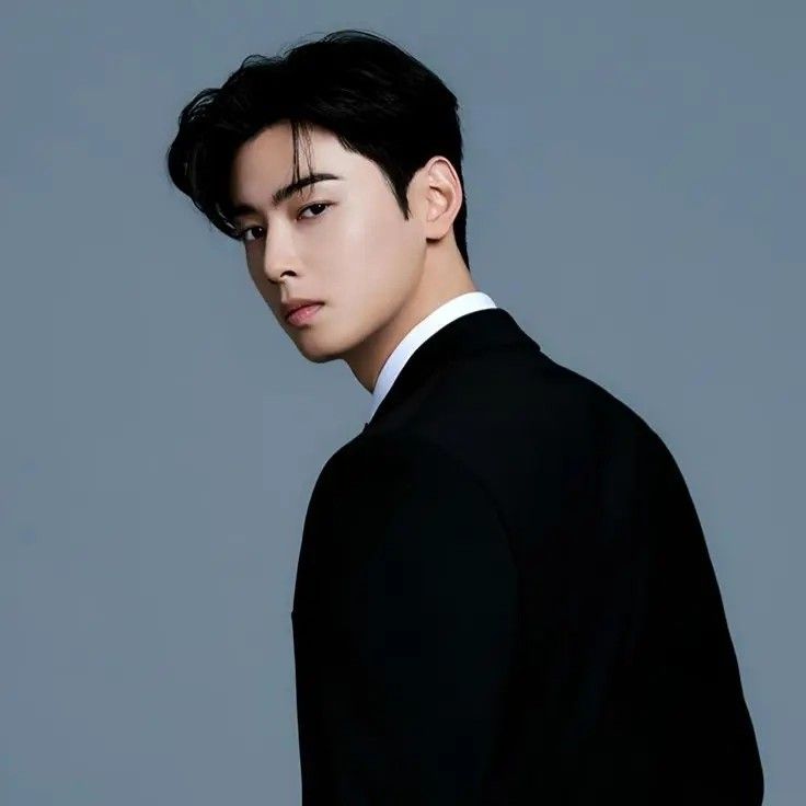 Behind-the-scenes cut of Cha Eunwoo