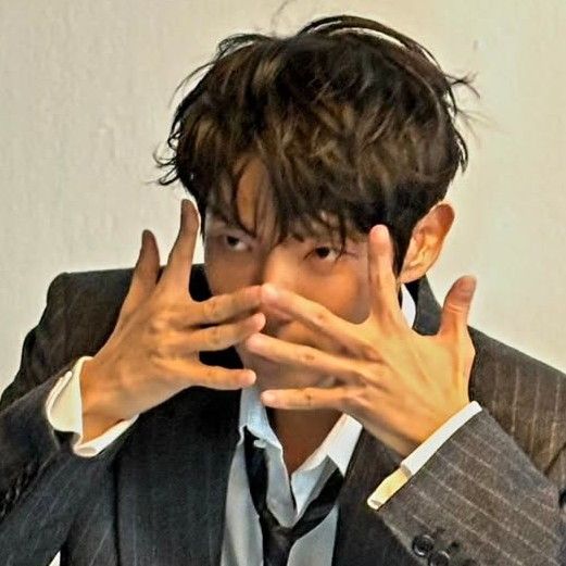 A moment captured by a fan of Lee Joongi