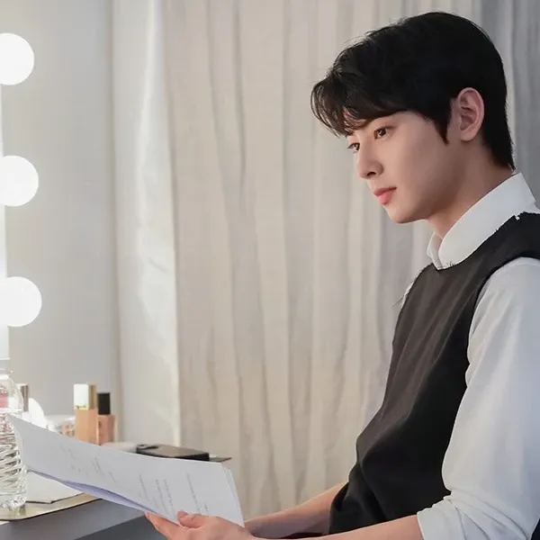 A moment captured by a fan of Cha Eunwoo