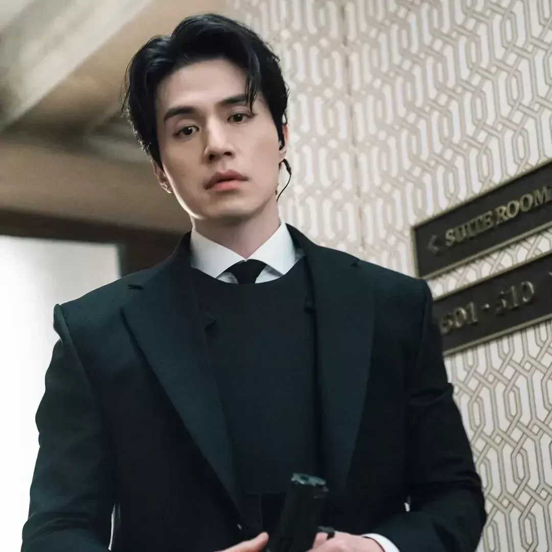 Recent activity shot of Lee Dongwook