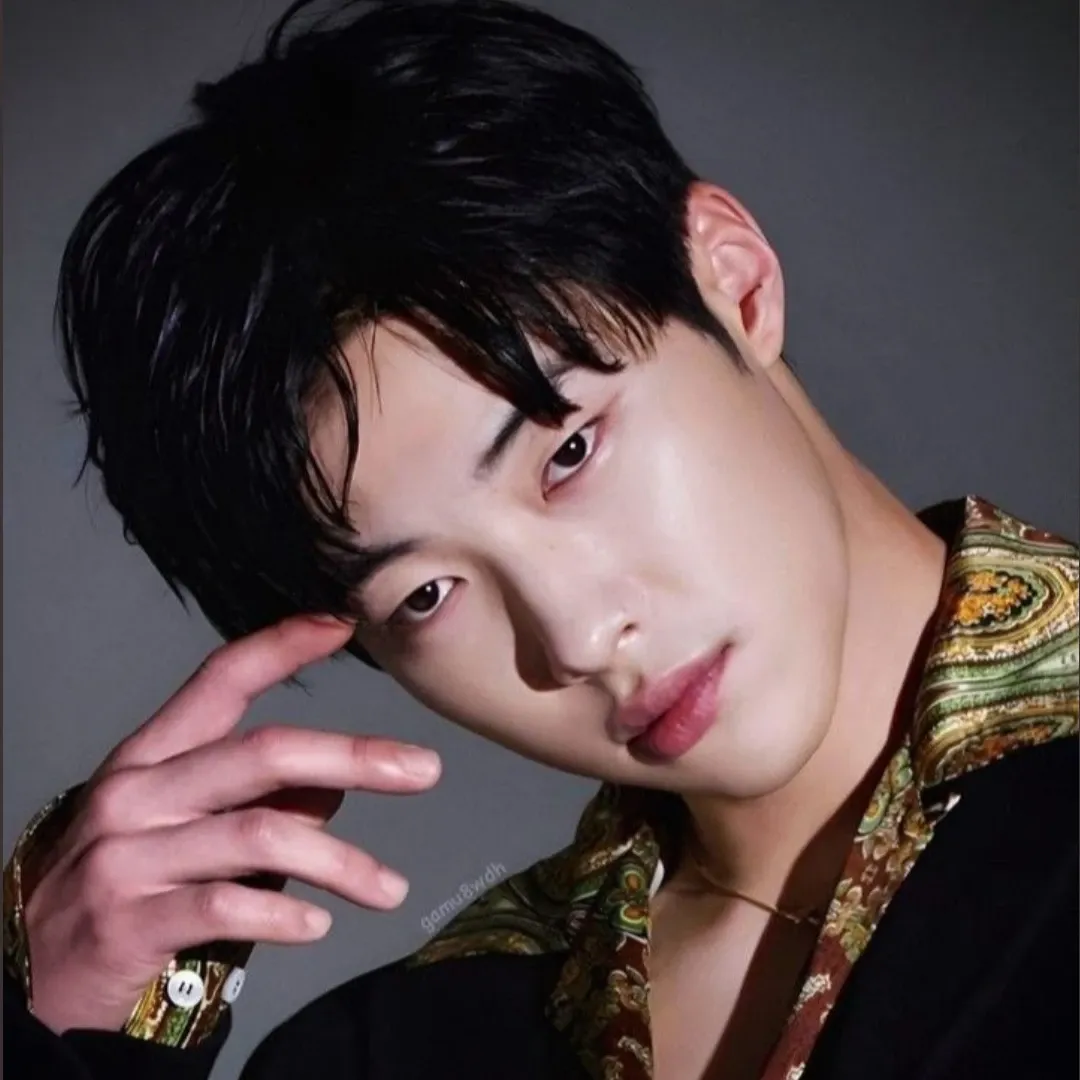 Behind-the-scenes cut of Woo Dohwan