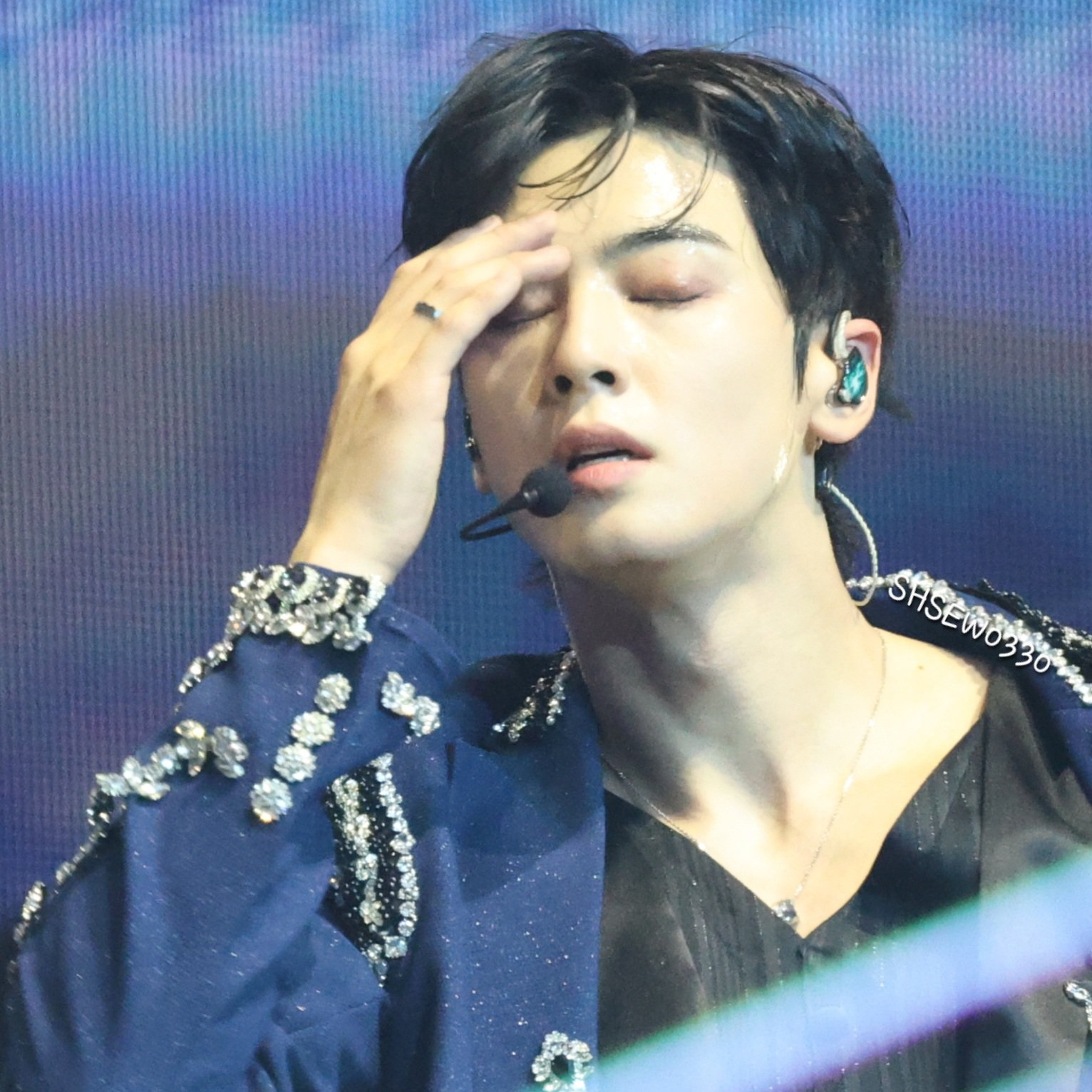 粉丝拍下的车银优瞬间