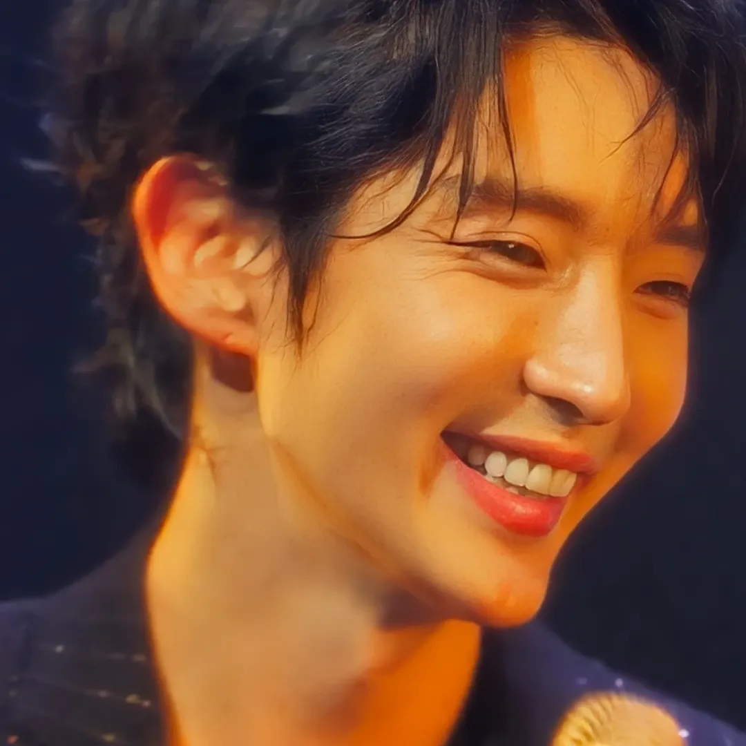 A moment captured by a fan of Lee Joongi