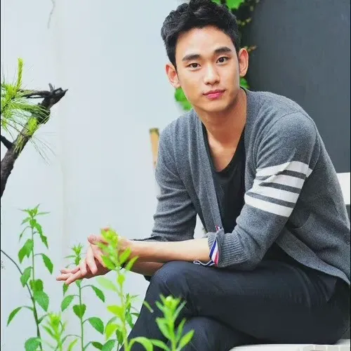 Behind-the-scenes cut of Kim Soohyun