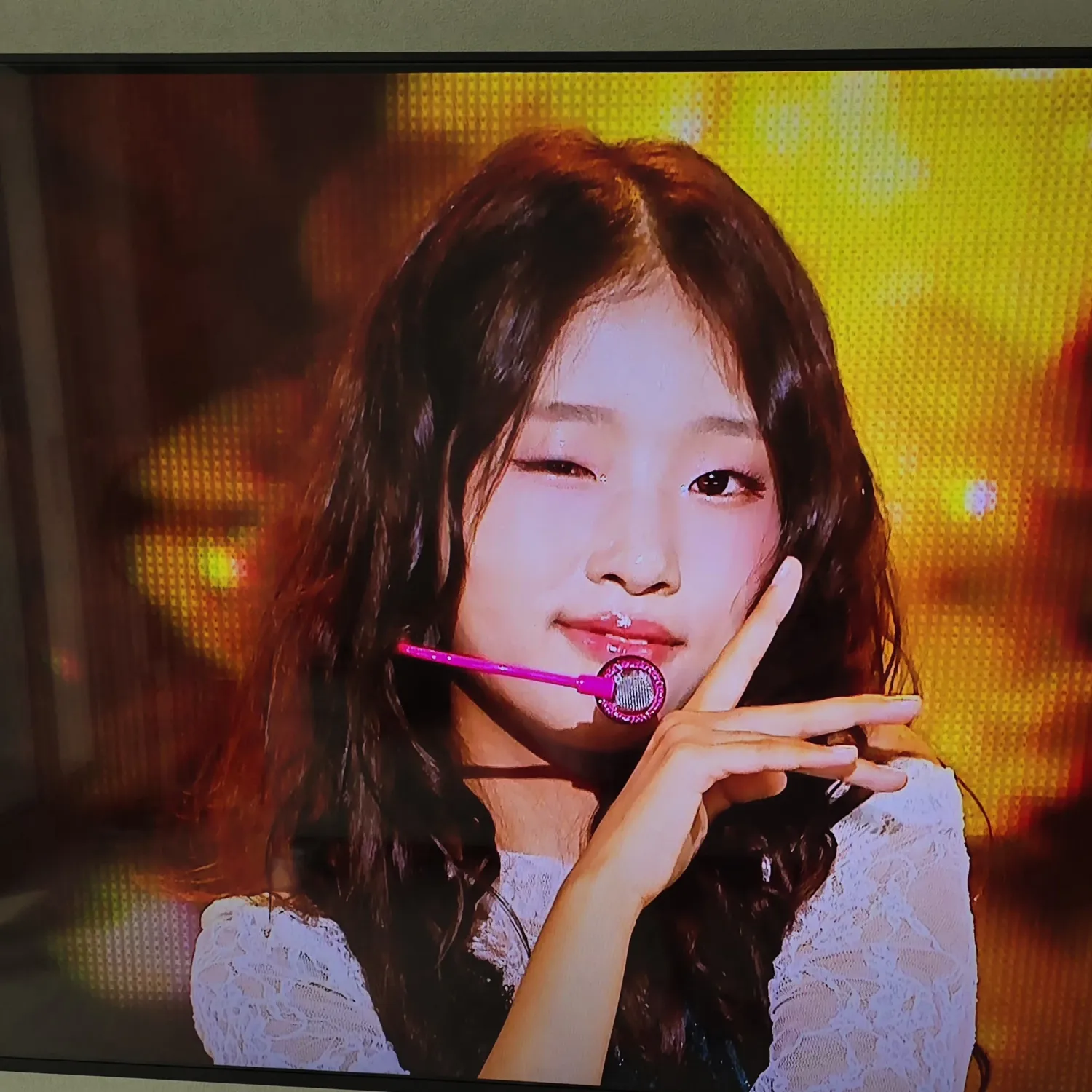 오늘 가장 핫한 셀럽 커뮤니티 피드