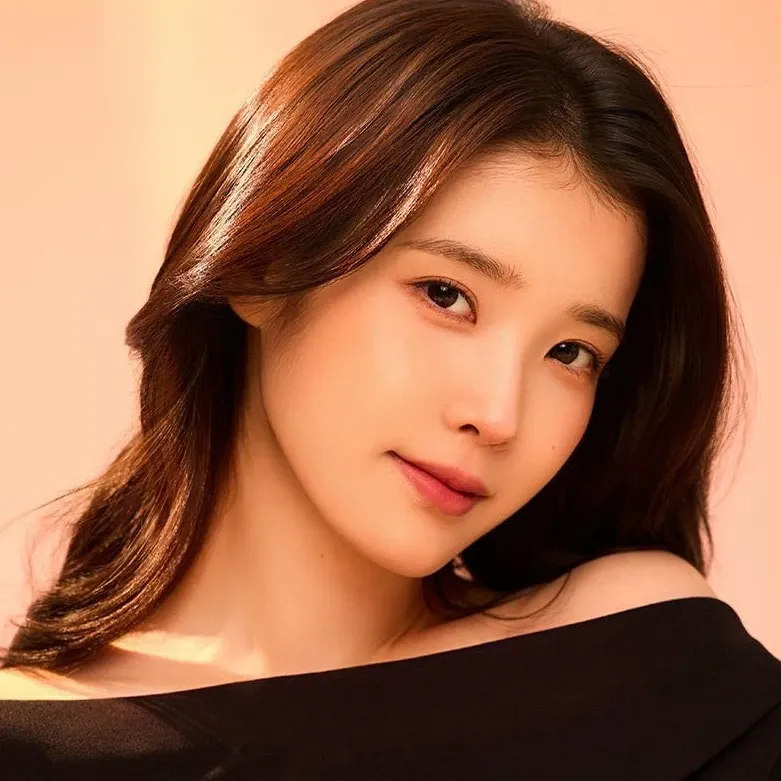 Behind-the-scenes cut of IU