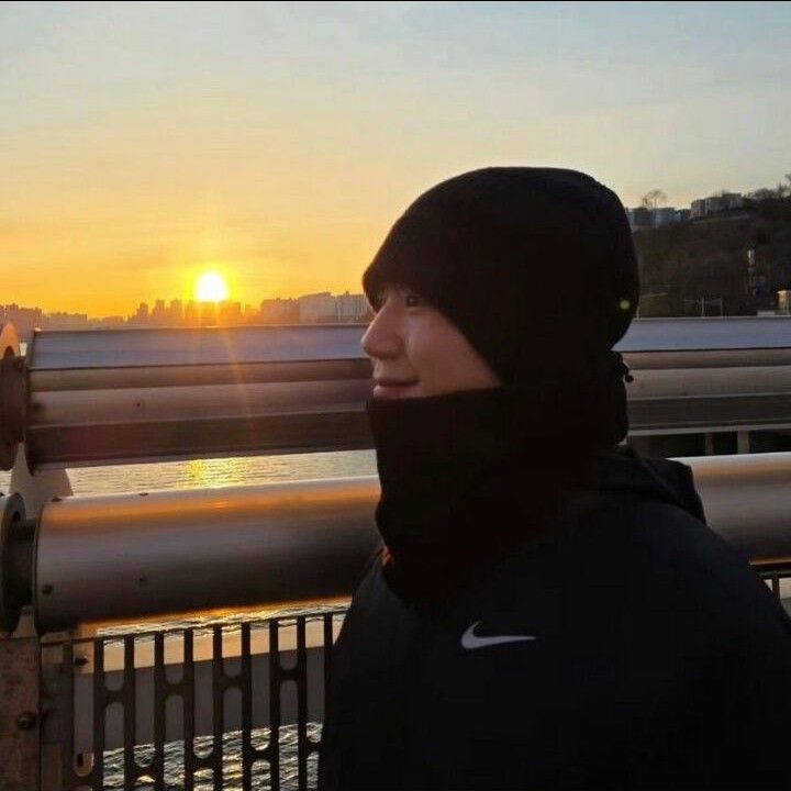 粉丝拍下的丁海寅瞬间