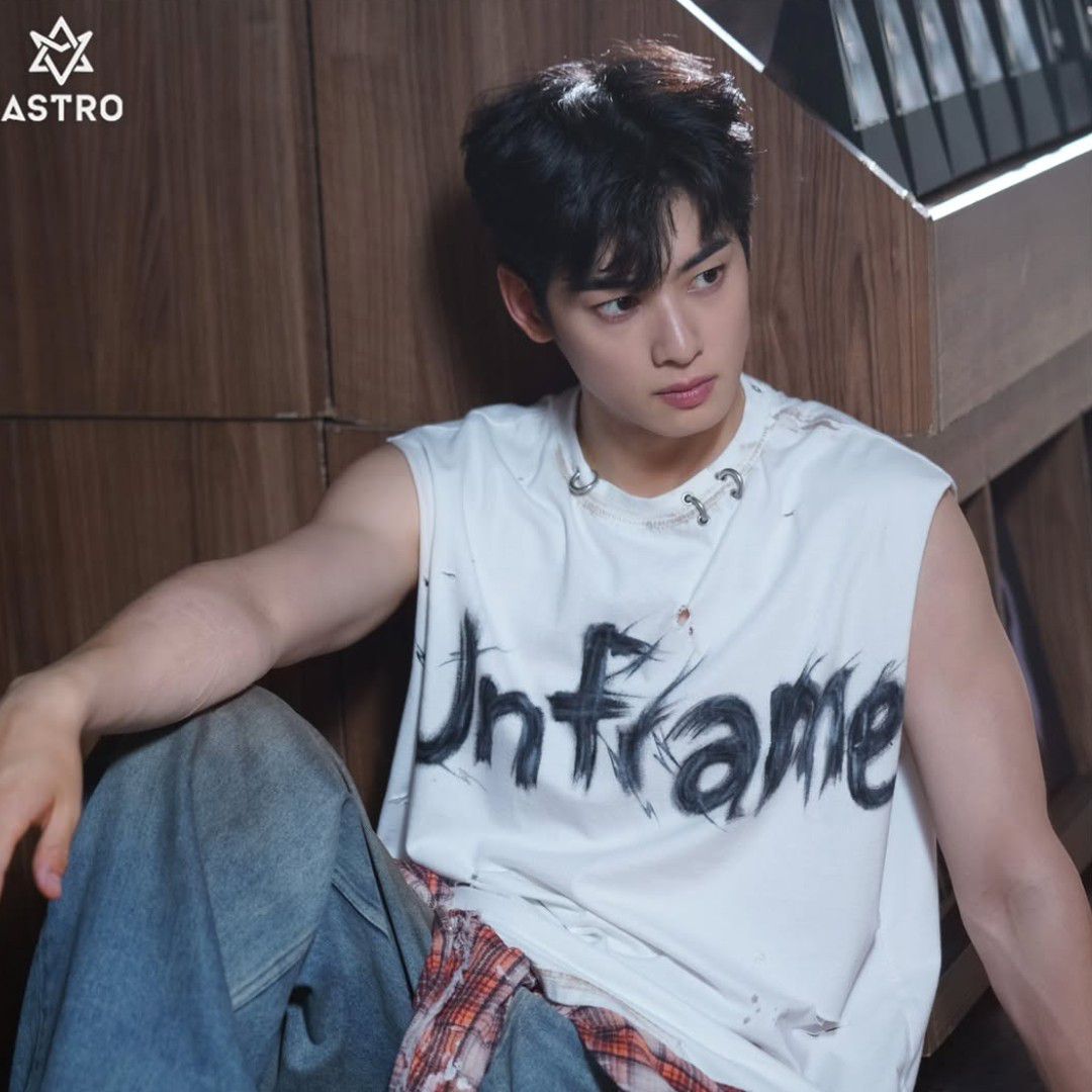 A moment captured by a fan of Cha Eunwoo