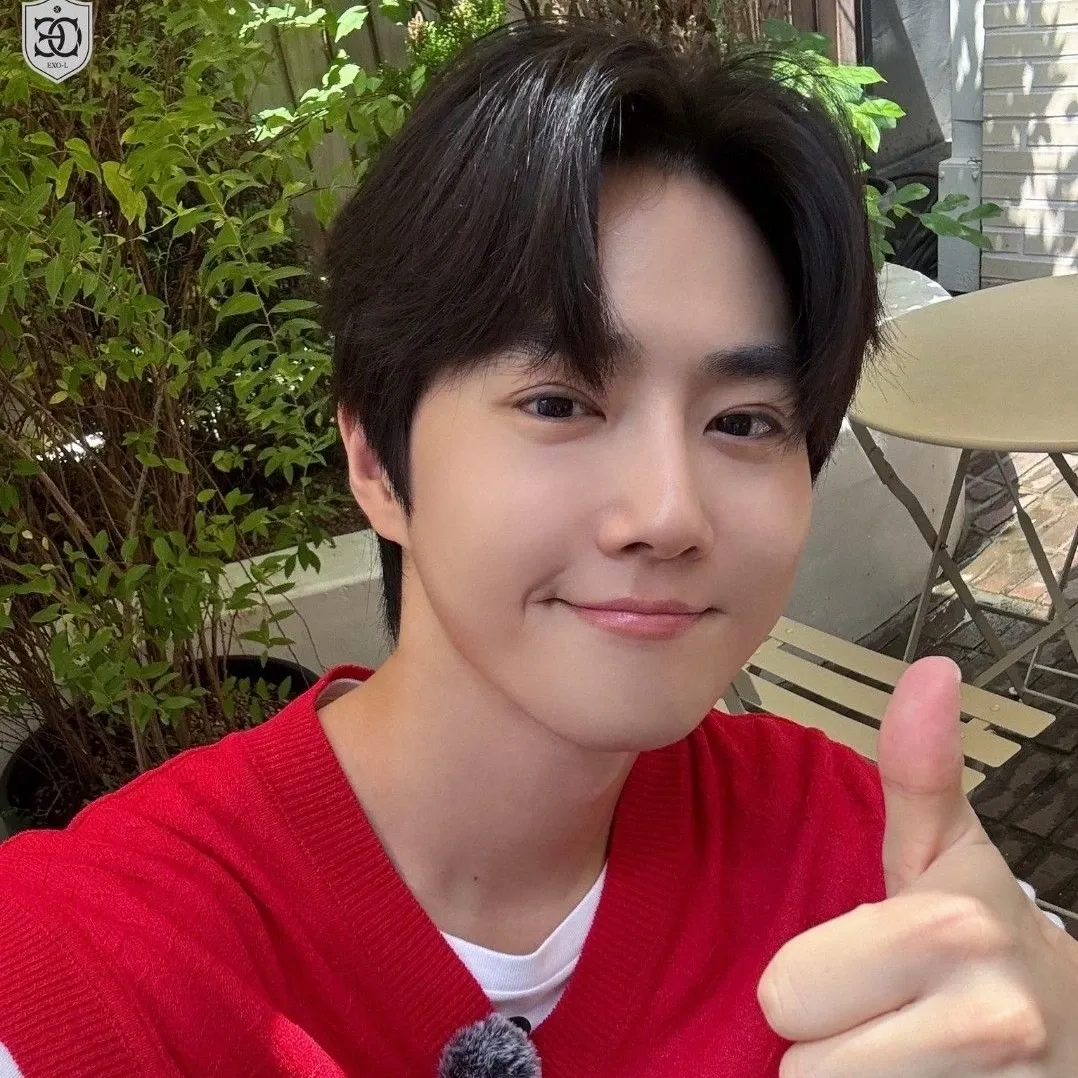 A moment captured by a fan of Suho