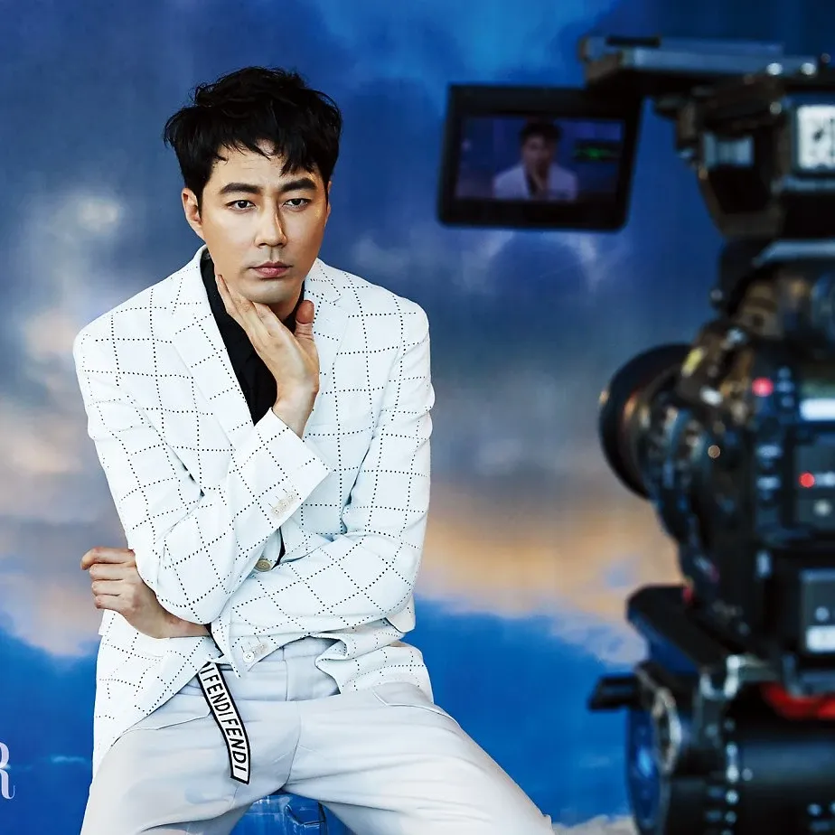 Behind-the-scenes cut of Jo Insung