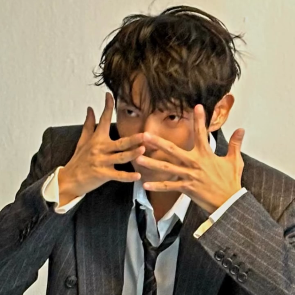 Behind-the-scenes cut of Lee Joongi