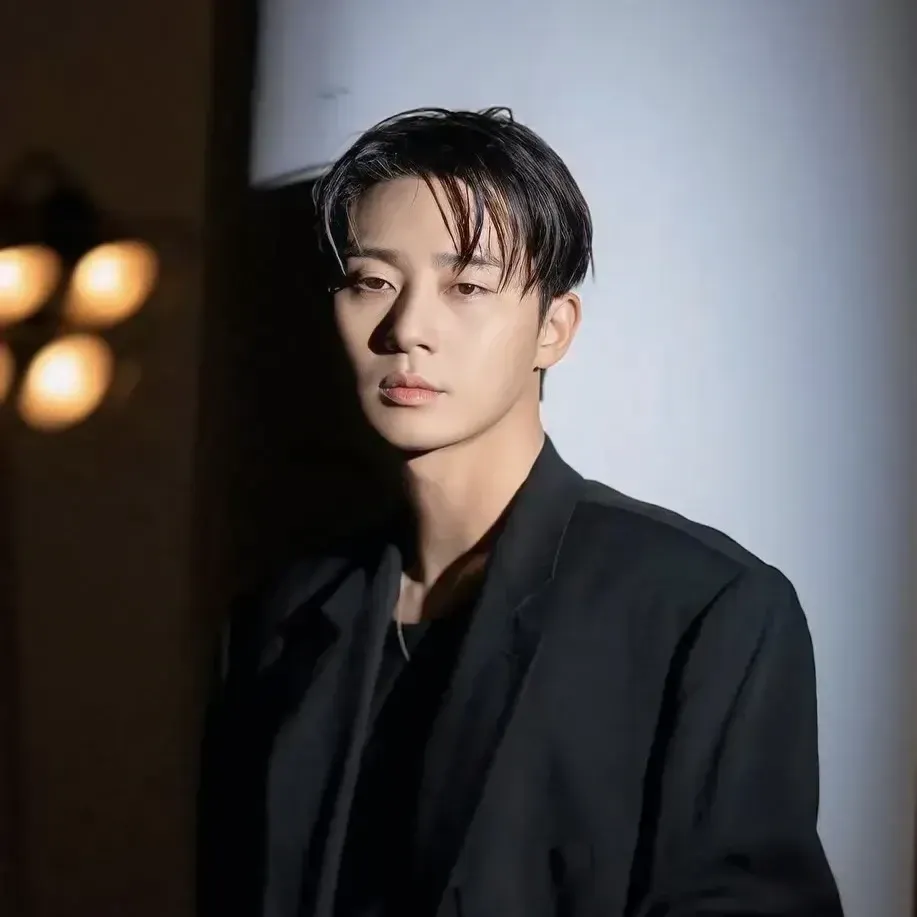 Recent activity shot of Park Seojoon