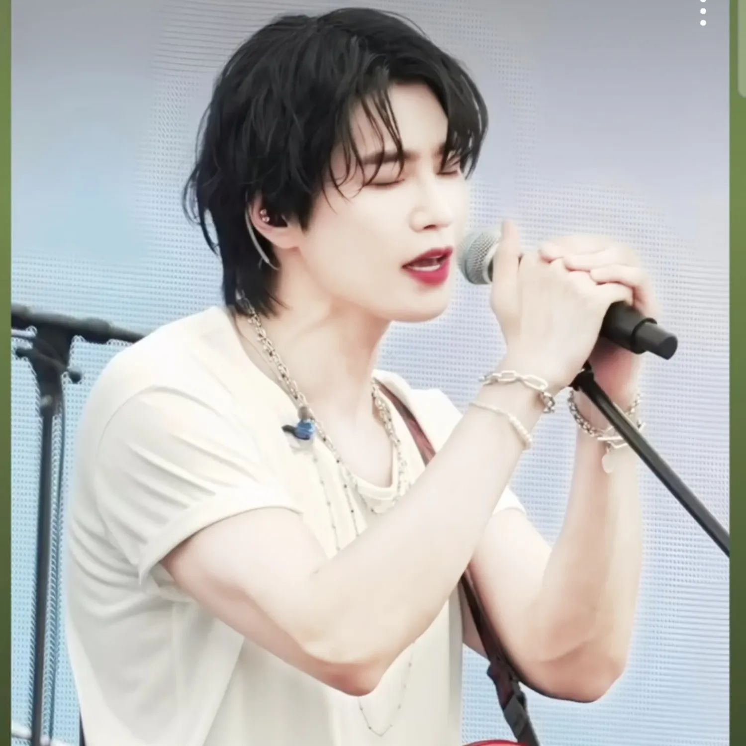 A moment captured by a fan of Kim Jaeyoung
