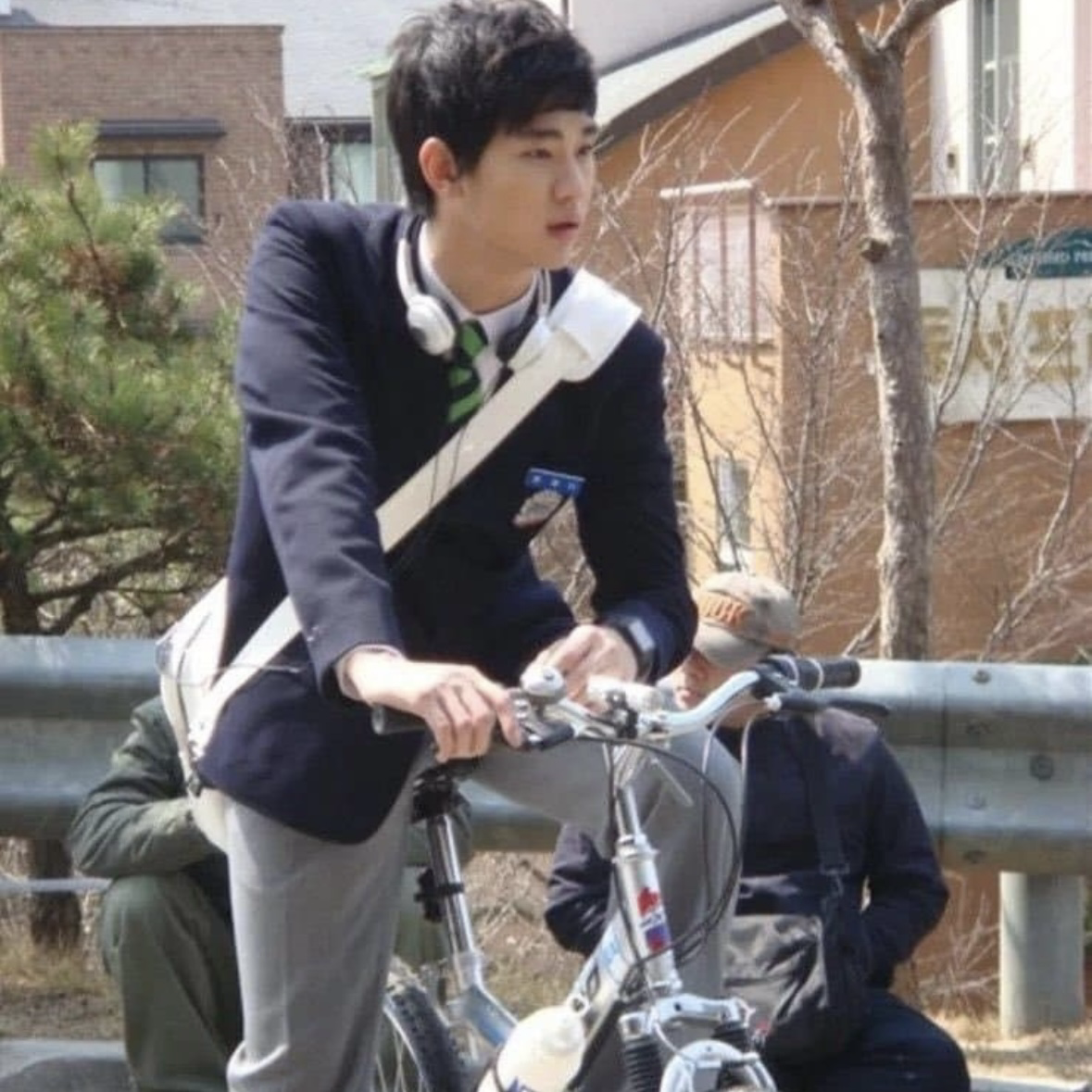 Behind-the-scenes cut of Kim Soohyun