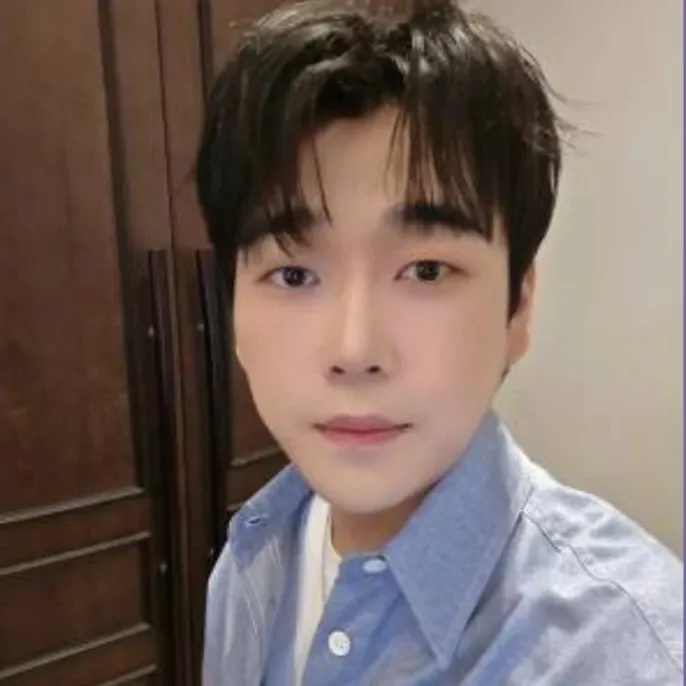 Behind-the-scenes cut of Hwang Youngwoong