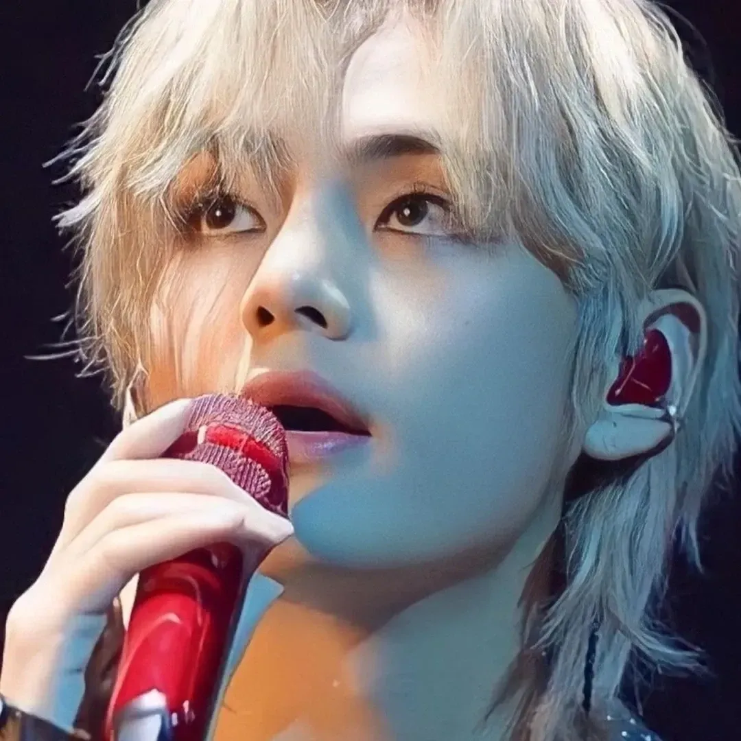 Foto kegiatan terbaru dari Kim Taehyung (V)