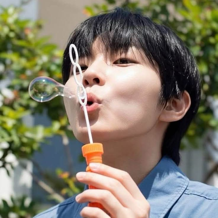 황인엽 최근 활동샷