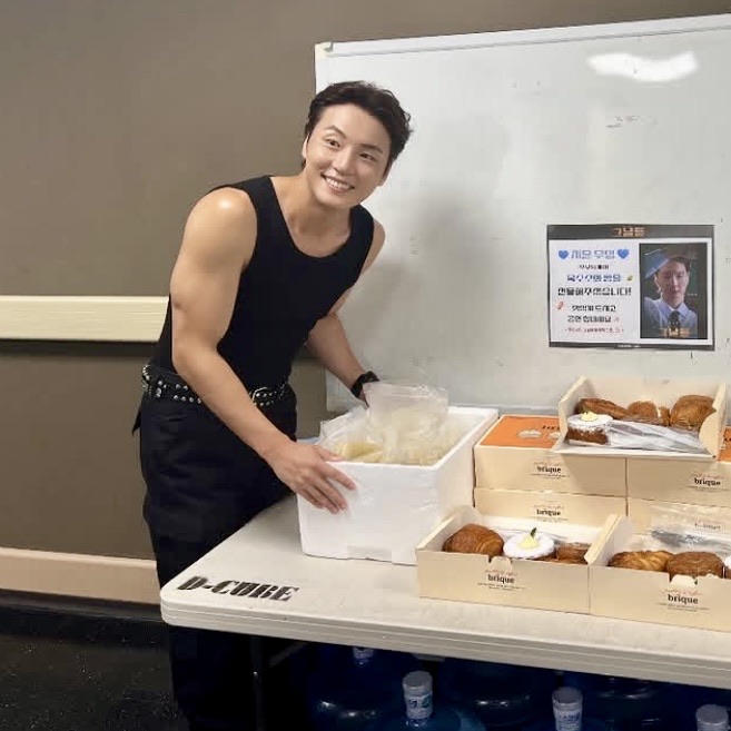 Latest photo of Yoon Shiyoon