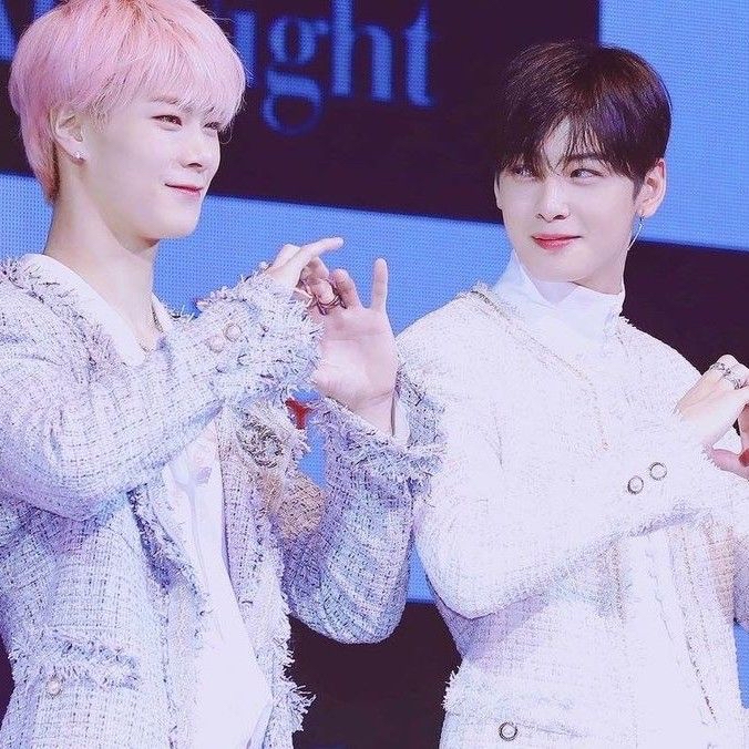 A moment captured by a fan of Cha Eunwoo