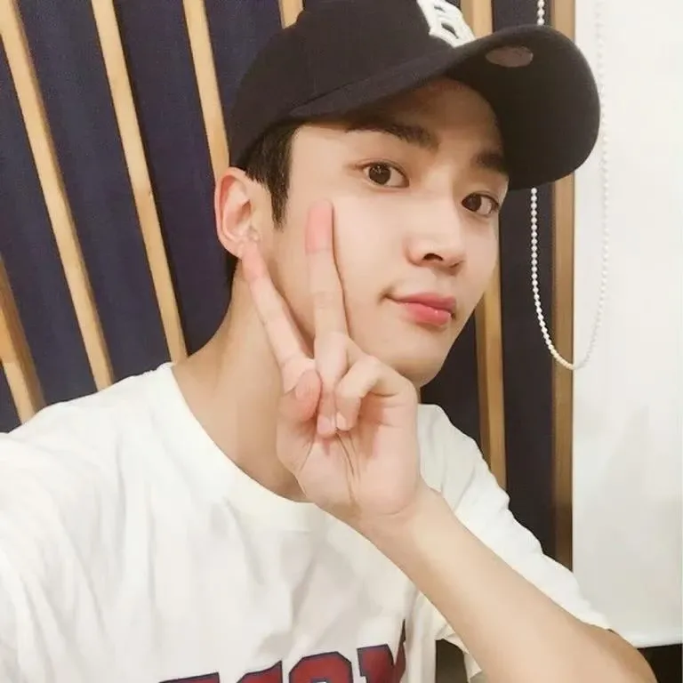 Momen yang diabadikan oleh penggemar Rowoon