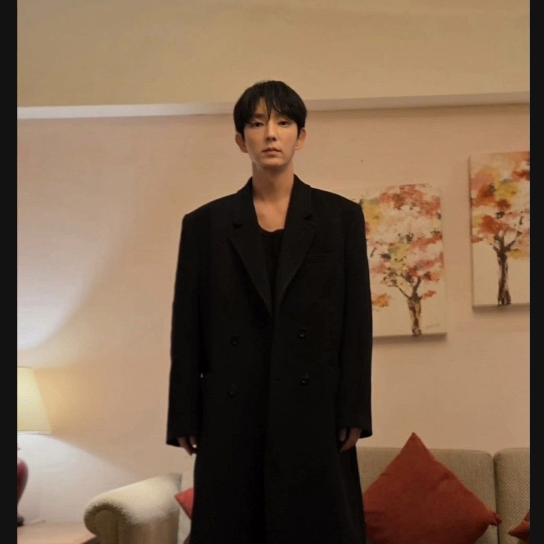 Behind-the-scenes cut of Lee Joongi