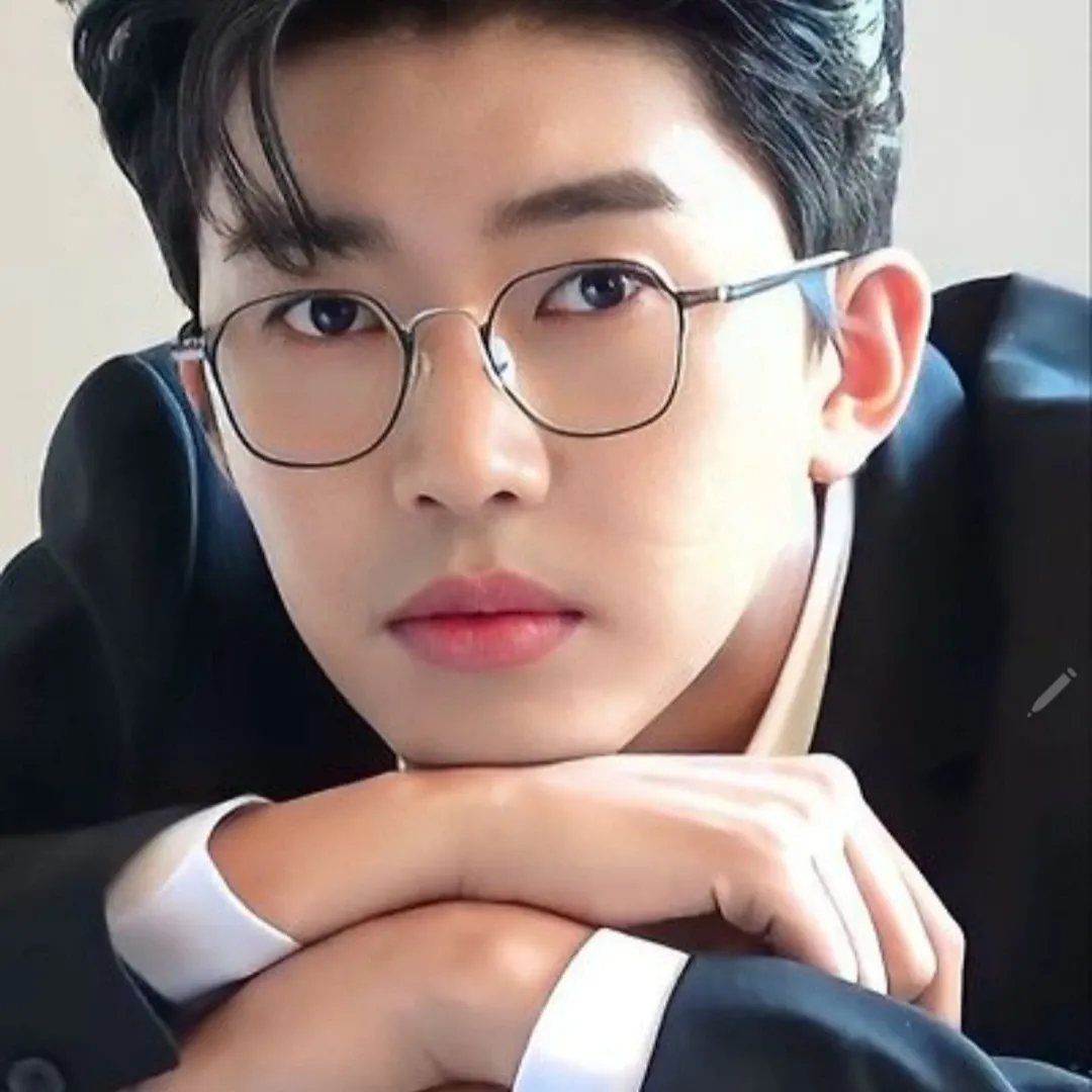 Behind-the-scenes cut of Lim Youngwoong