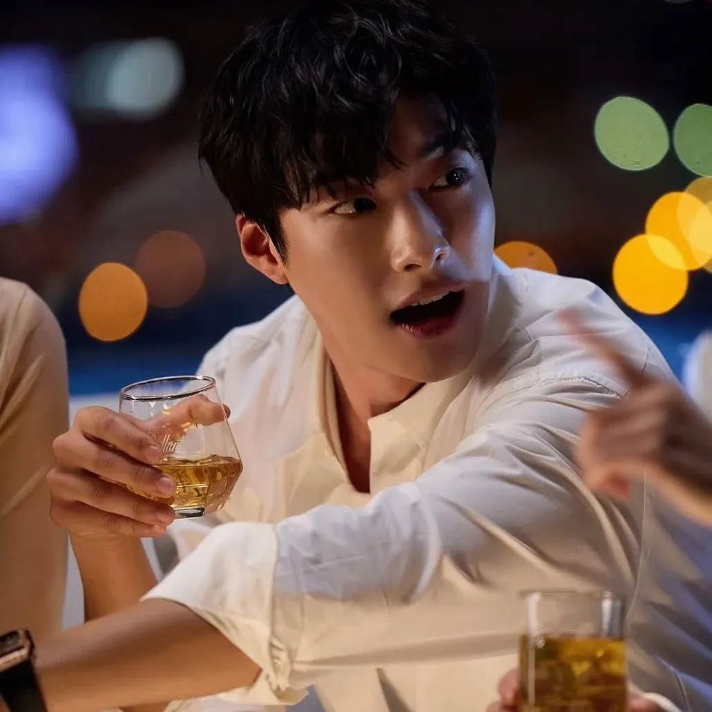 A moment captured by a fan of Woo Dohwan