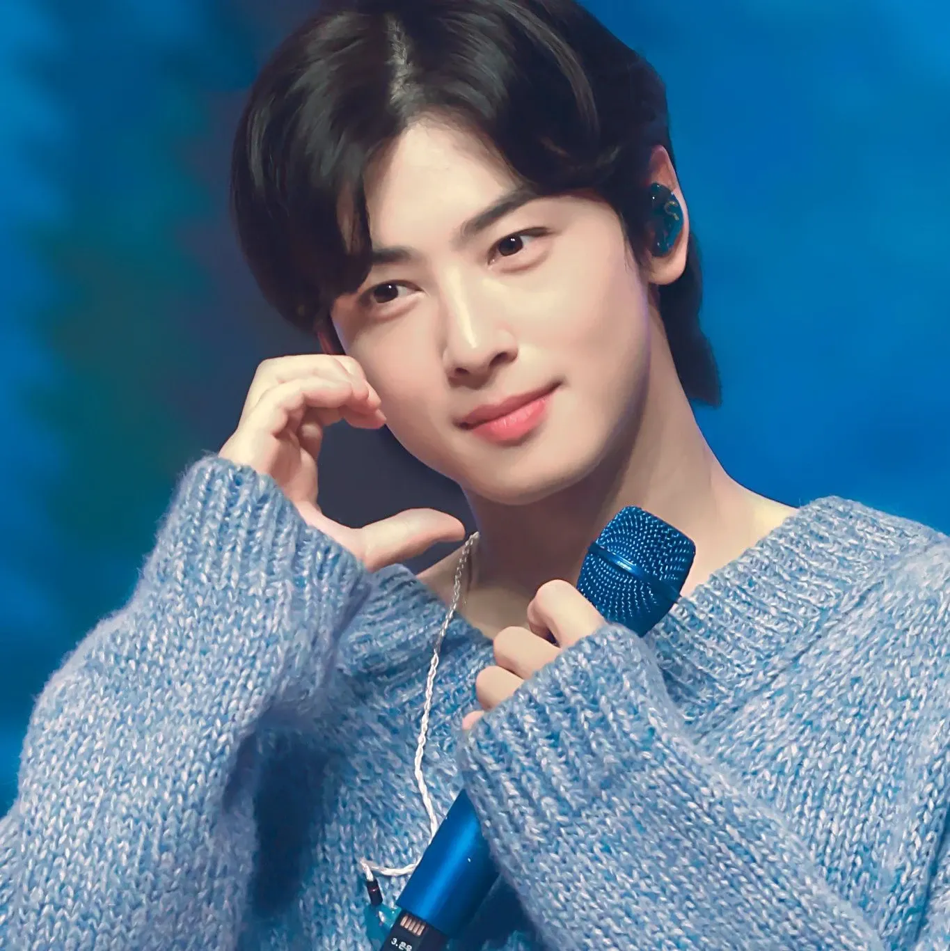 Behind-the-scenes cut of Cha Eunwoo