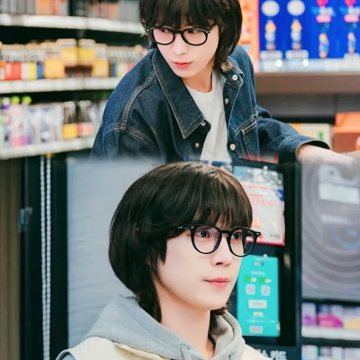 A moment captured by a fan of Kim Youngdae