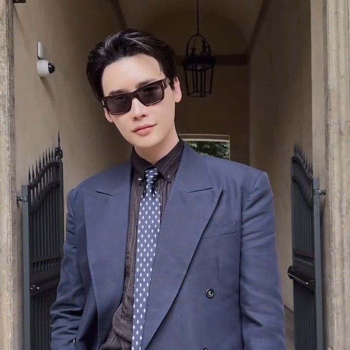 Recent activity shot of Lee Jongsuk