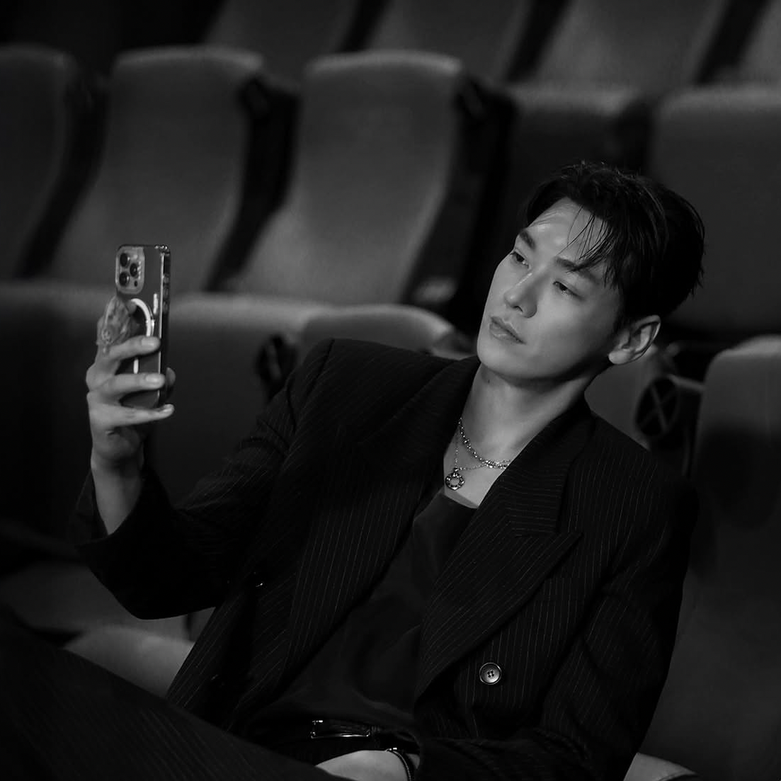 Behind-the-scenes cut of Kim Youngkwang